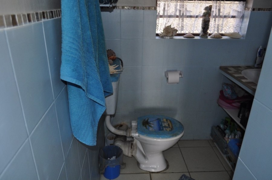 6 Bedroom Property for Sale in Wavecrest Eastern Cape